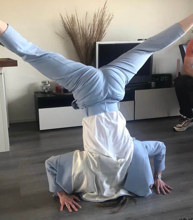 Anne van der Geest - headstand