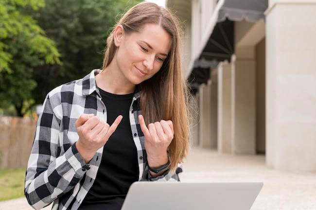 portrait-woman-learning-sign-language